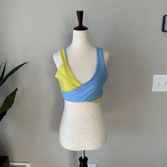 Fabletics Sports Bra Bundle - Blue and Yellow Cross and Reversible Scoop Neck - Picture 11 of 12